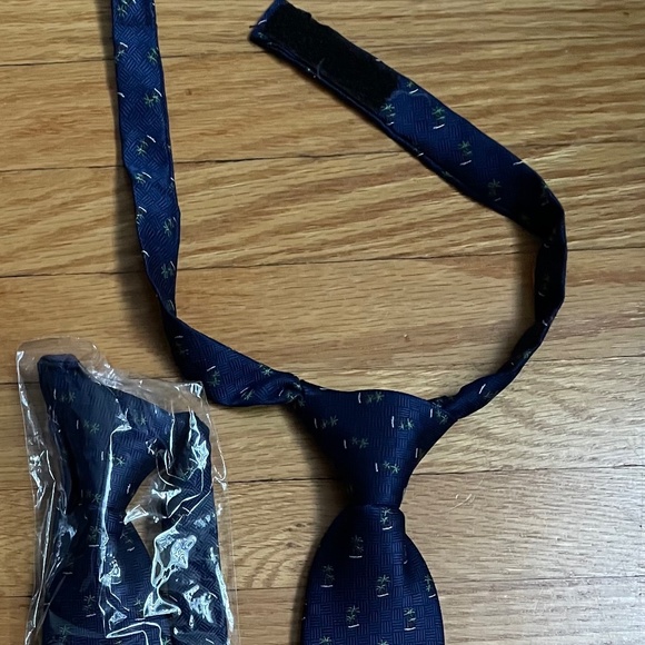 Ties (2 pieces) - Picture 2 of 3